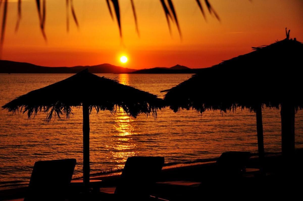 Sunday Luxury Suites Agia Anna  Eksteriør bilde
