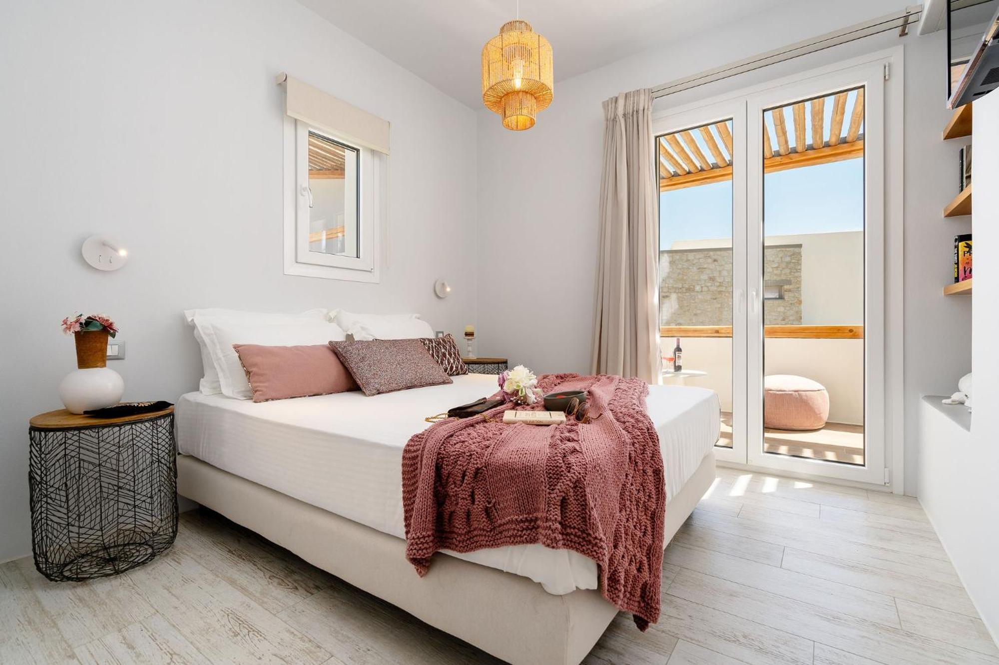 Sunday Luxury Suites Agia Anna  Eksteriør bilde
