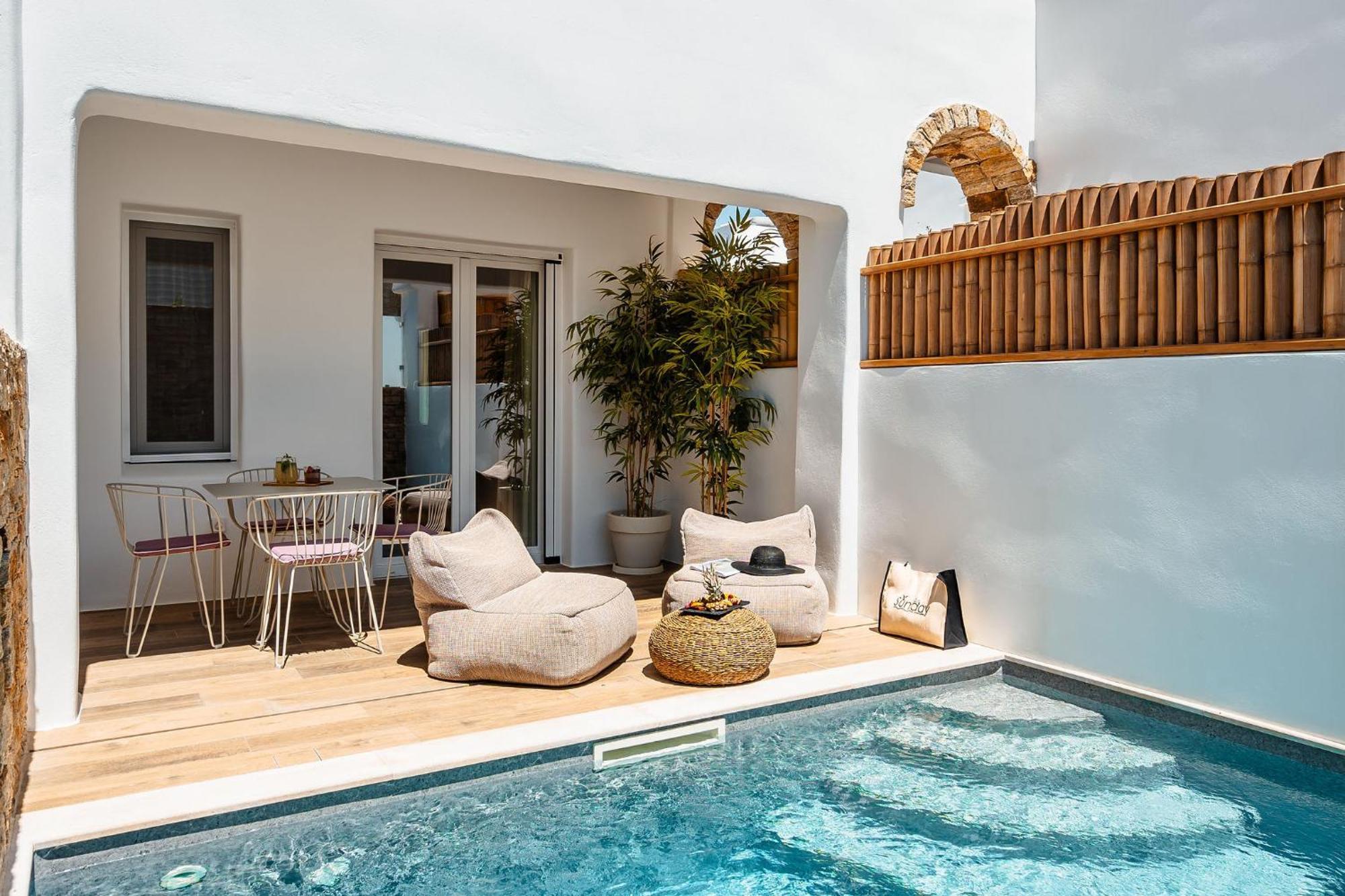 Sunday Luxury Suites Agia Anna  Eksteriør bilde