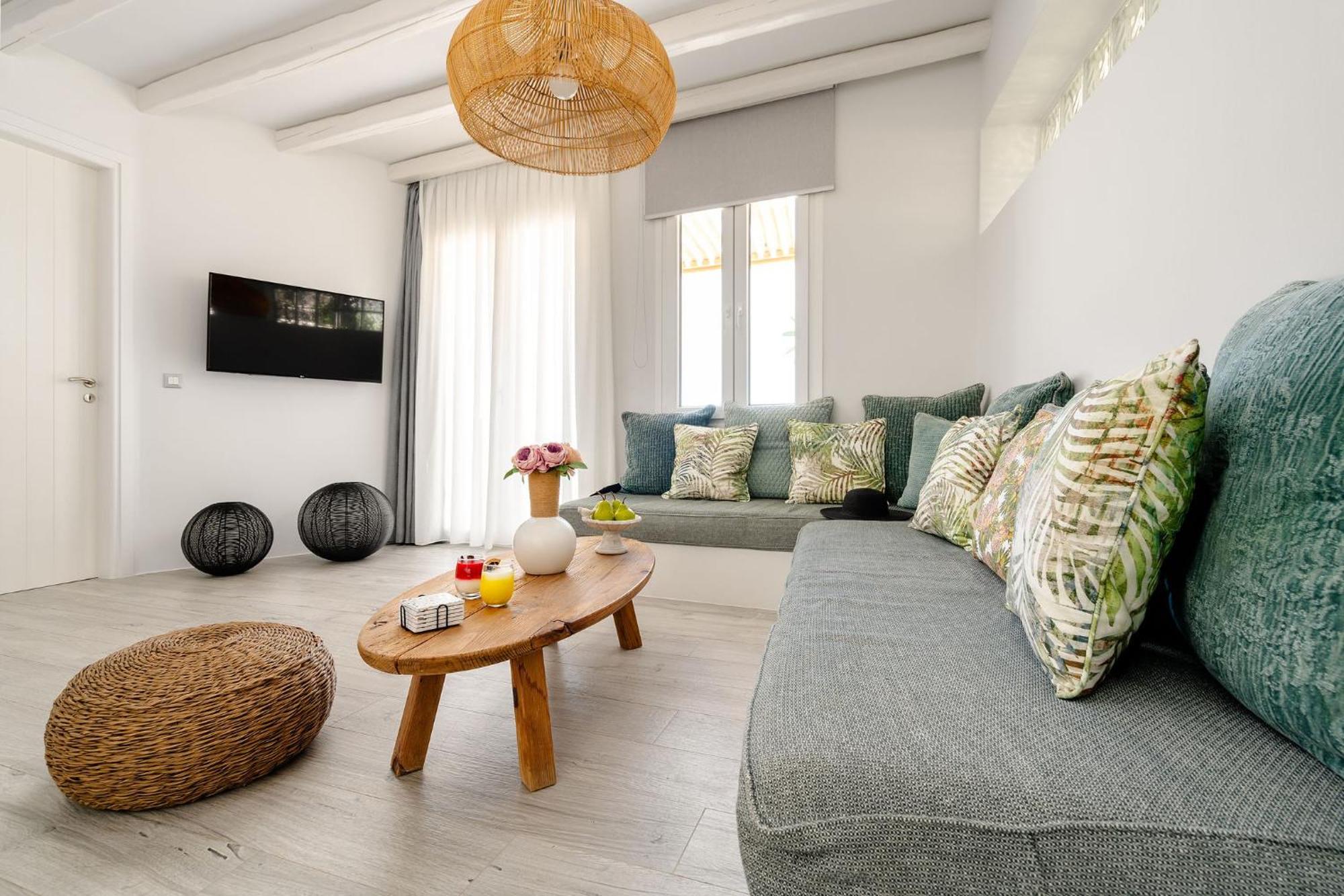 Sunday Luxury Suites Agia Anna  Eksteriør bilde